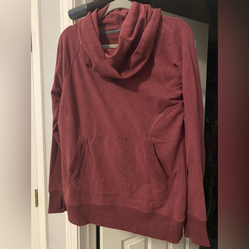 Like New womens LL Bean size medium long sleeve comfy top.